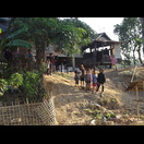 Jedes laotische Dorf hatte für uns ein Begrüßungskomitee